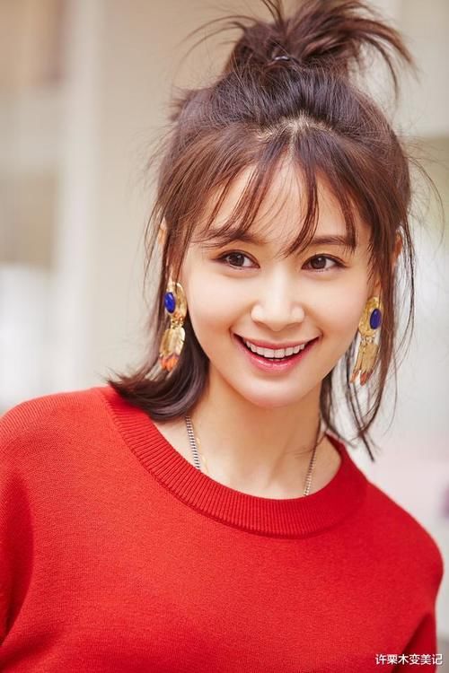 『女生』女生不要总是披发,今年流行这3款“扎发”,不仅好看还减龄!