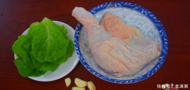 "filter":""黑椒鸡扒最好吃的家庭做法,简单美味又下饭,看看你喜欢吃不?