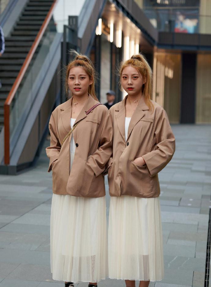 小姐姐■双胞胎白色长裙小姐姐,双倍美丽双倍优雅