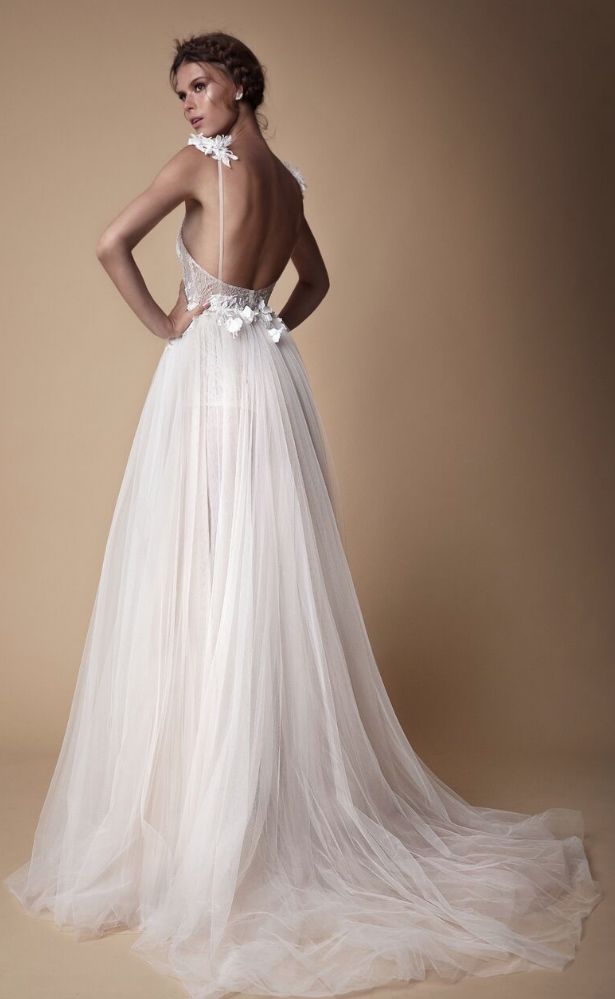 Berta婚纱:蕾丝与薄纱完美的结合带来天使般的魅力