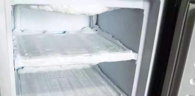  冰箱■冰箱长时间不清理，全是厚厚的冰霜，这样清理一点不费事