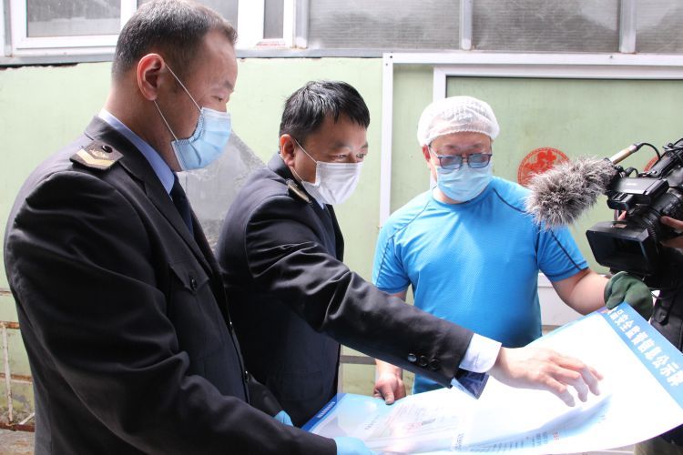  复工达产■王哥庄街道：特事特办 证件送上门获点赞