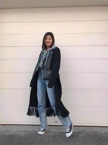  套路@连帽卫衣的十个时髦套路，小个子菇凉这么搭美翻了！