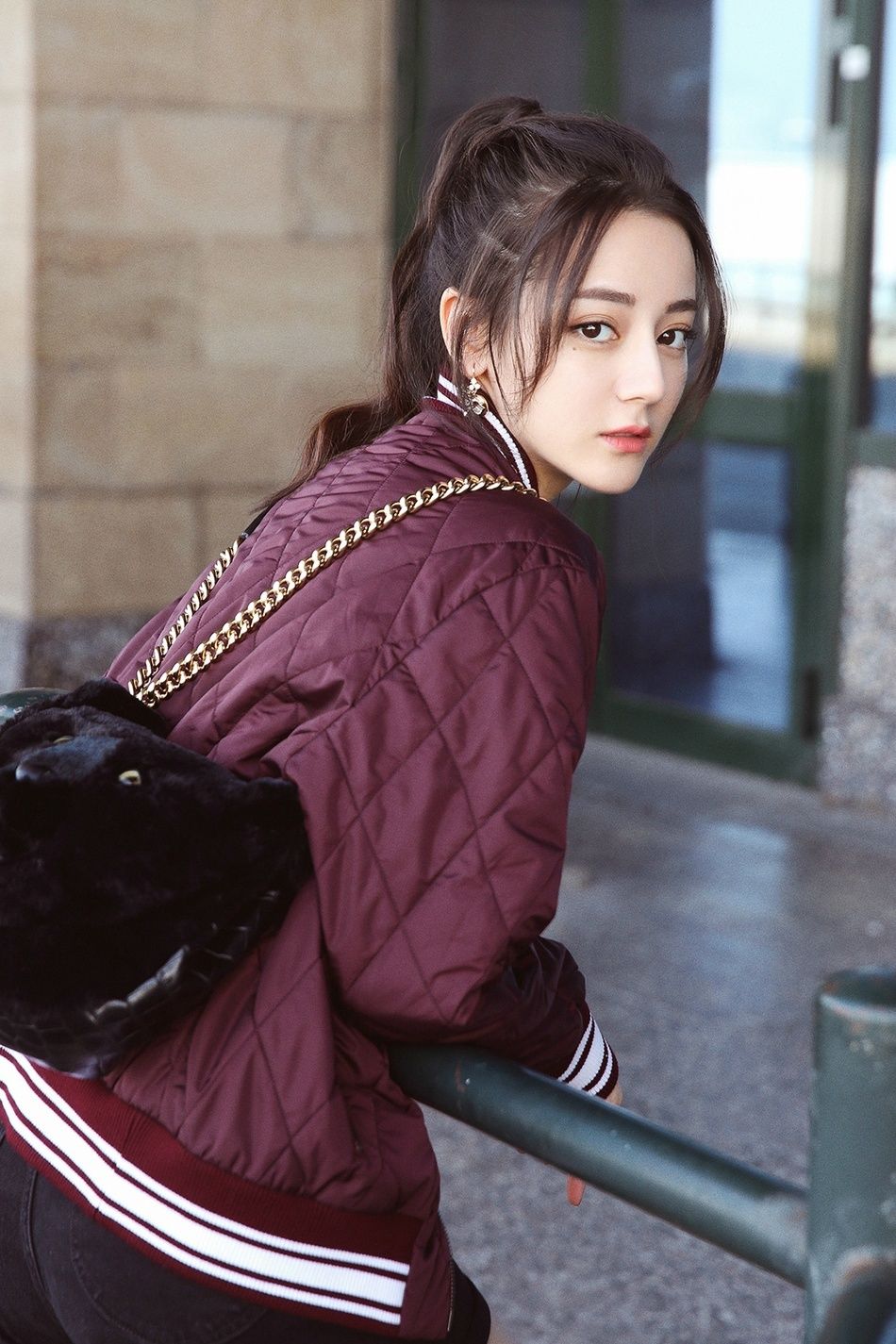 迪丽热巴:这个美腿又直又长