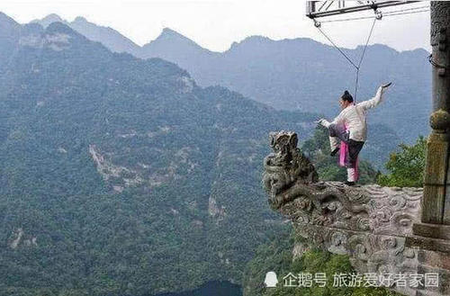 华山栈道连跳两人，丧命无数龙头香被禁止，游客：想死是拦不住的