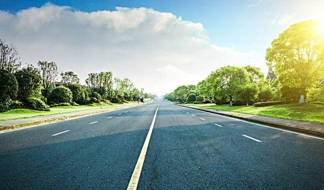 世界面积第一大国，比两个澳洲还要大，却连高速公路都没有几条