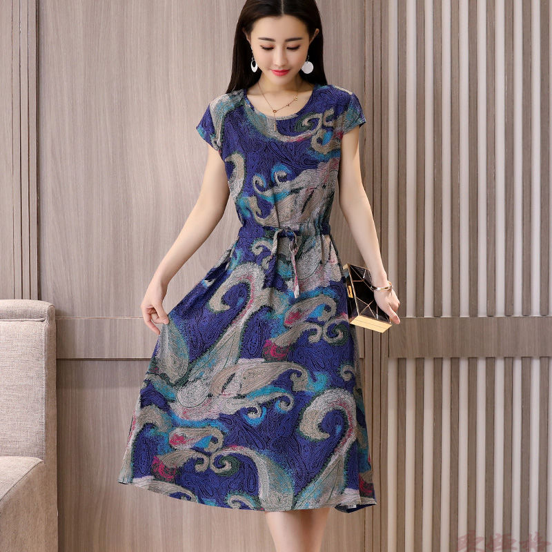 有一种裙叫“绵绸裙”，比连衣裙好看，好看不贵，适合70后