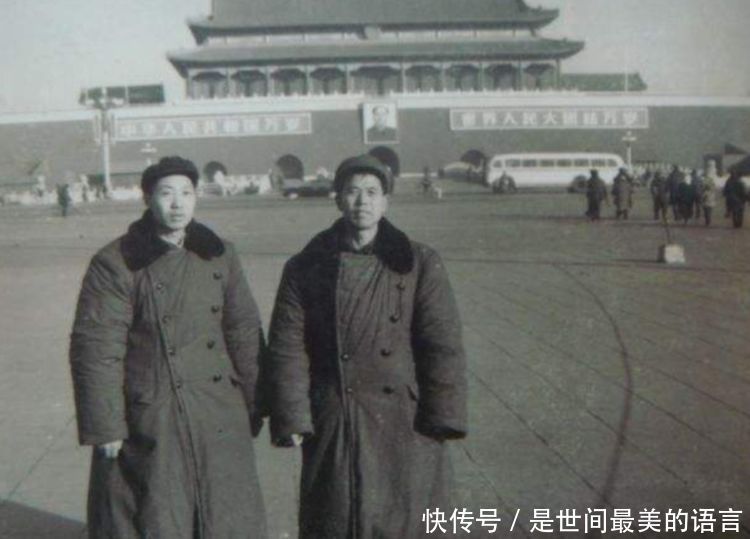 军大衣发明100多年，曾在中国风靡一时，为啥07年被我军淘汰