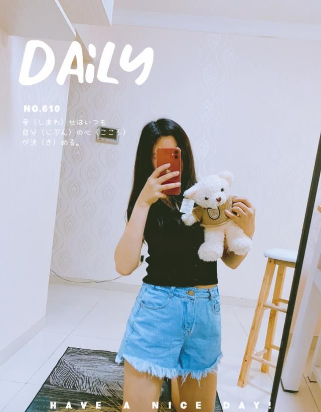  后再加上一■牛仔裤搭配黑色小吊带真的太cp了，适合春天的造型，潮流又百搭！