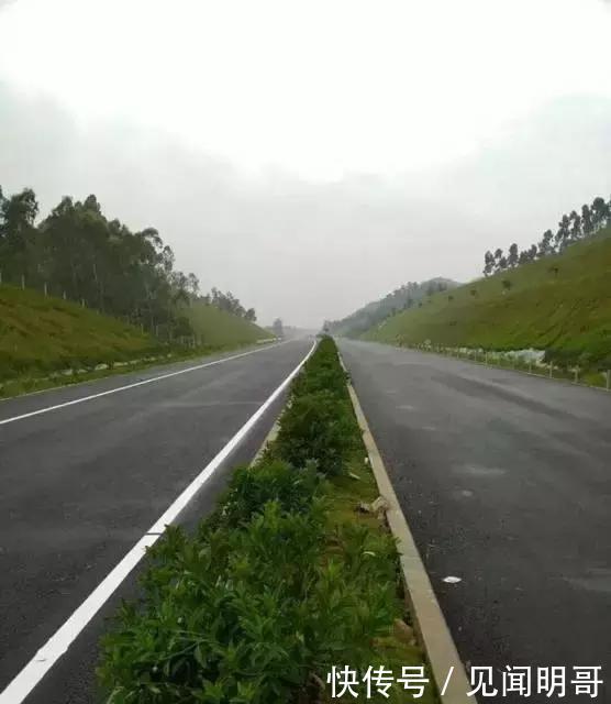 汕湛高速茂名段通车在即！超级震撼航拍汕湛高速，不一样的视觉！