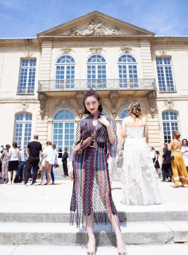 景甜被曝已经领证结婚，工作人员两字回应，确实服气！