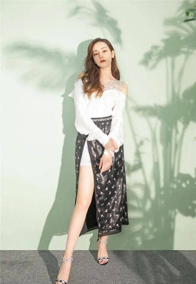  [个性]有一种裙子叫“树杈裙”，时尚性感又个性，就连明星都穿上了！