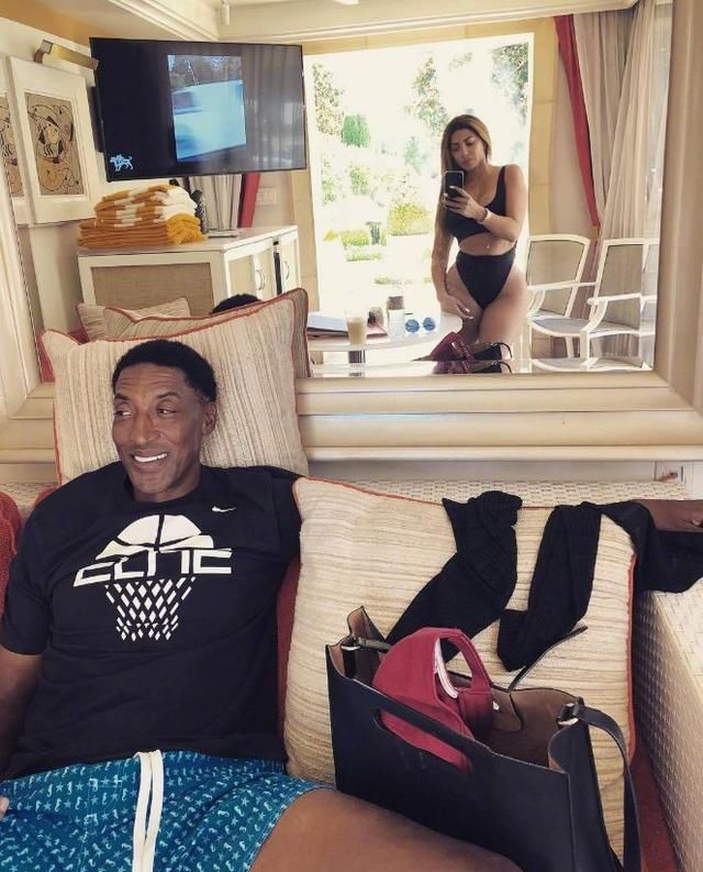 皮蓬娇妻晒性感私房照！网友调侃：皮大爷可千万注意身体啊