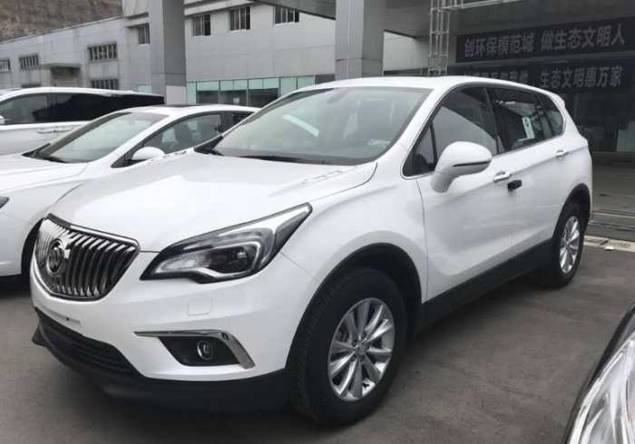 白色车和黑色车差距有多大? 看完第一点, 车主: 多亏自己命大！