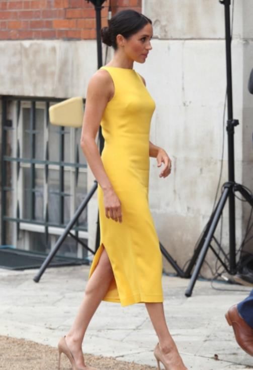 同样是黄衣服，克鲁尼老婆，梅根，比利时王后，女王穿出不同风格