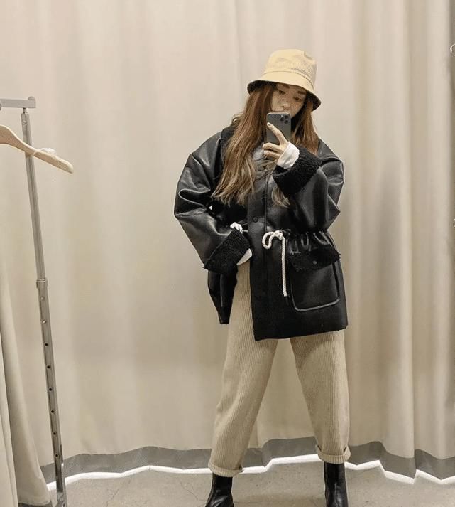 【会把女生们】快扔掉你的“ 羽绒服 ”吧,这几款长大衣早春穿“仙”到没朋友