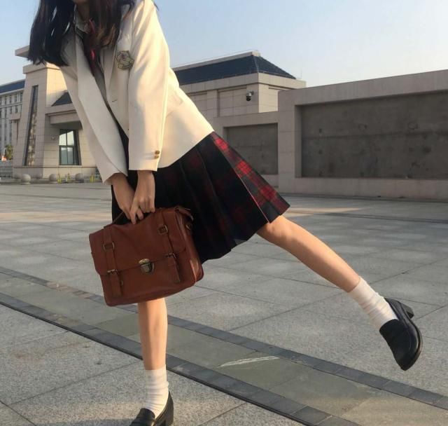  女孩：00后女孩必备日系穿搭，可甜可盐，萌妹子首选