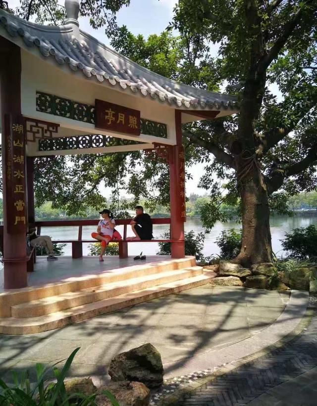 惠州最美的湖泊，有五湖六桥之称，因苏轼改名，与杭州西湖齐名！