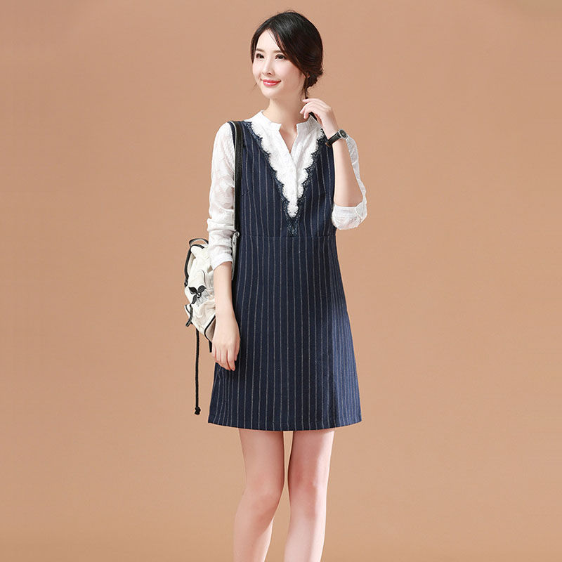 50岁婆婆真会穿衣，天天穿这样的洋气A字裙，高贵优雅又减龄