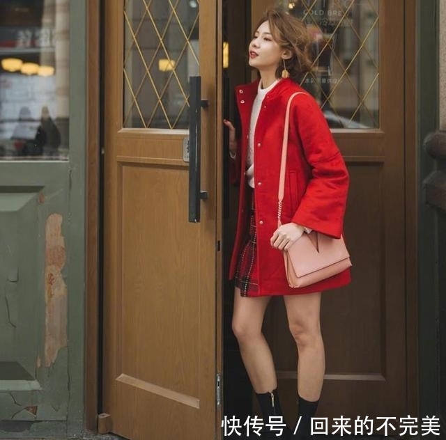 「显瘦」2020年很流行的“中国红”,早春这样穿最美了!