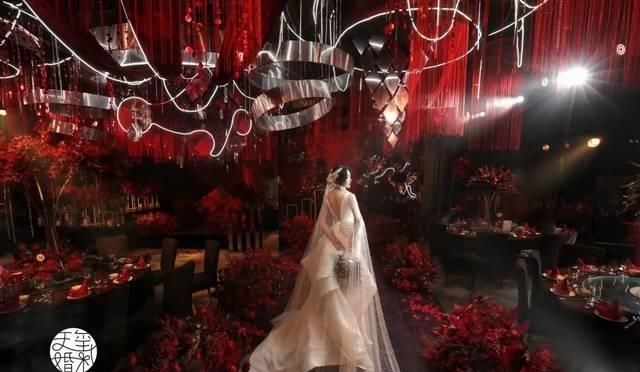  『完美』红黑配婚礼，高级与质感的完美结合