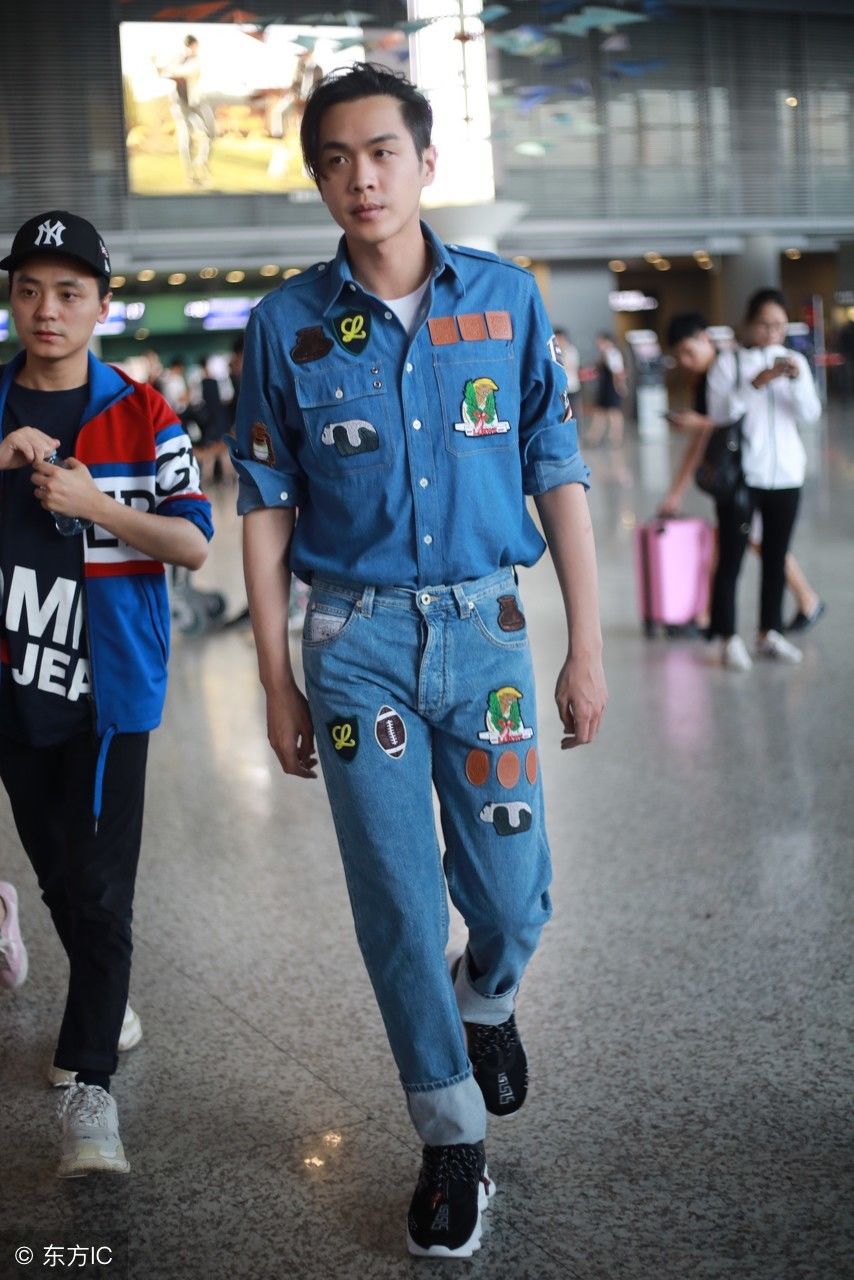 张若昀扎上马尾辫留起长刘海，网友尖叫:辣眼睛!唐艺昕真重口味