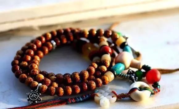 手串@炫耀手串用什么样的姿势，才能够达到最佳效果？