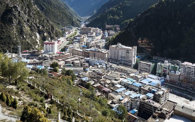 中国八个瘦成一道闪电的城市，人家市区是大饼，他们狭长呈带状!