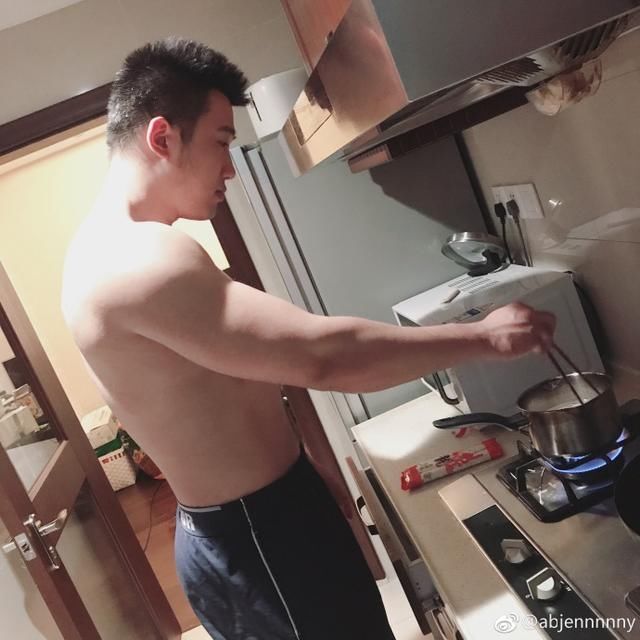 死亡宣告高调复出公布新恋情，前女友回应:LOW爆了，疑似有内情