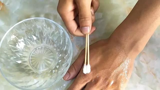 蜂蜜加开塞露小办法,肌肤白白皙净,脸下水水嫩嫩!太实用了