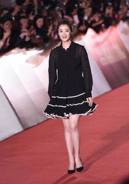 蒋欣的水桶腰算什么呀，奇葩发型才是亮点，网友：得罪发型师了？