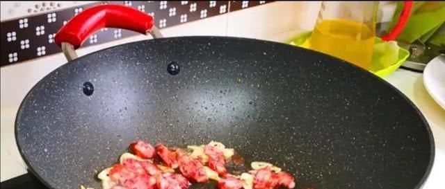  下饭@简单几个步骤，家常腊肠炒豆角，酱香好下饭