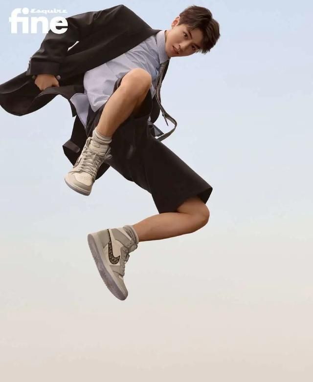  上线@“运动风男友”王俊凯已上线，活力少年风满满！