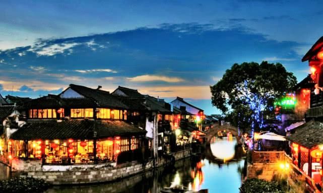 浙江最“奇怪”景区，白天门票要100以上，到晚上却不收门票