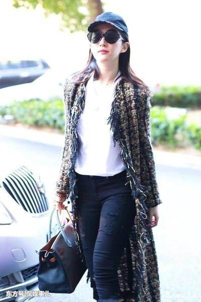 刘亦菲太拼了！为秀好身材不惜暴露大象腿，网友：牛仔裤都撑破了