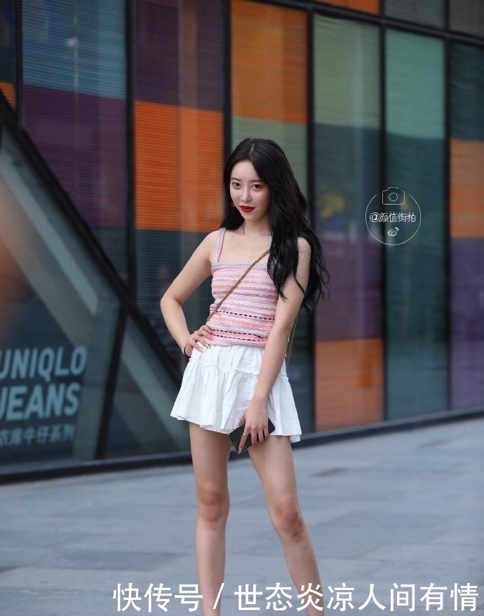  分割|别看美女腿长这么明显，其实短裙遮住的正巧是分割区！
