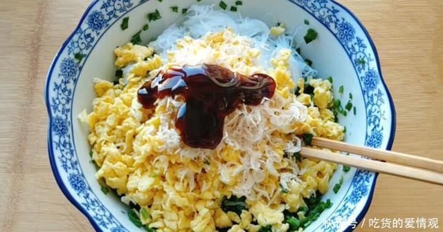 「盒子的做法」春天常做这馅饼吃,不发面不破皮不露馅,鲜香味美,连吃3个不够