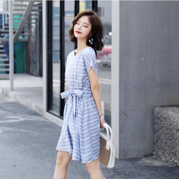 七夕去约会，尽量别穿紧身裤，学学下面女人这样，瞬间女神味十足