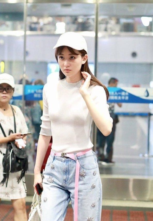 乔欣又不好好穿衣服了！玩转另类时尚的她分分钟钟逼死强迫症