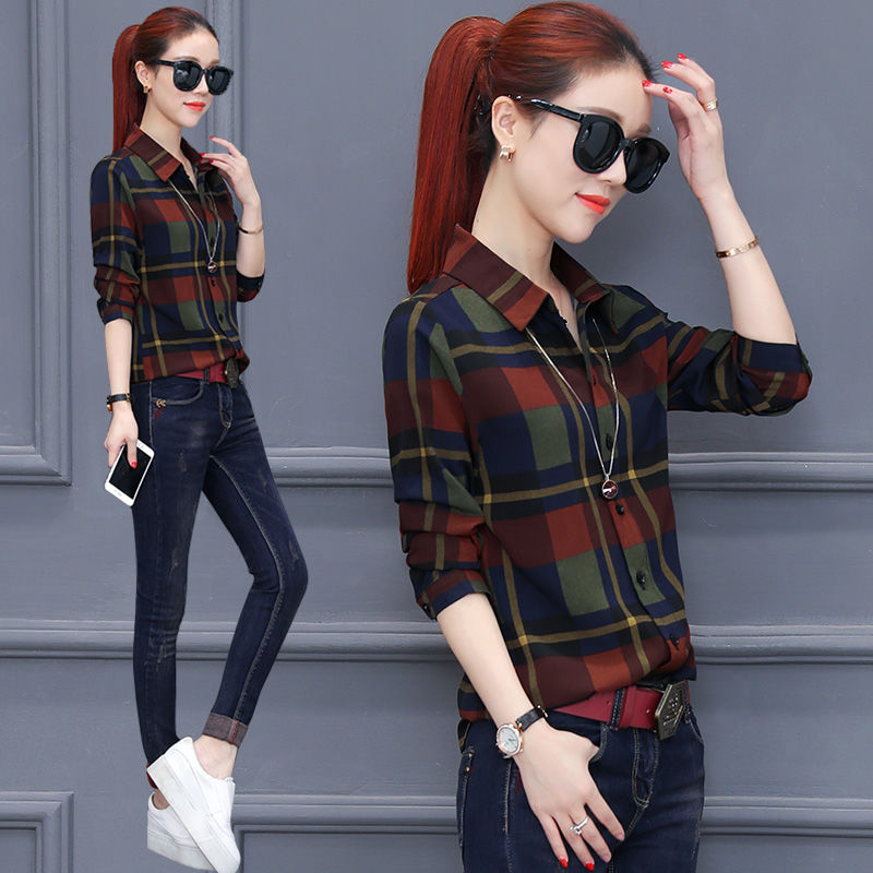 中秋回老家，建议70后女人穿:秋小衫+黑裤子，好看不贵有气质