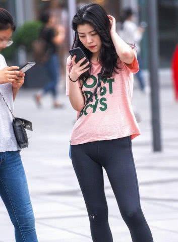 时髦个性的打底裤搭配，让你看起来更加迷人漂亮！