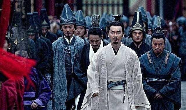 『皇帝』曹丕为什么不将汉献帝送至蜀国,让喊着除贼兴汉的三国刘备进退两难呢