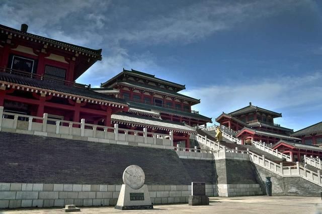 到底谁才是西部第一大城市？历史早已给出答案，成都也不得不服气