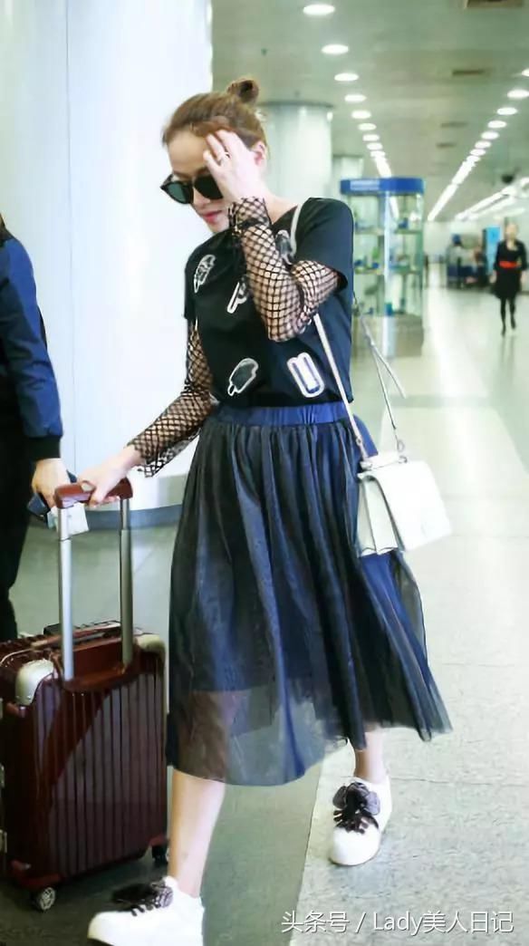 冉莹颖自信是对的！这胸这臀不穿紧身裙凹出来太浪费，看得好激动