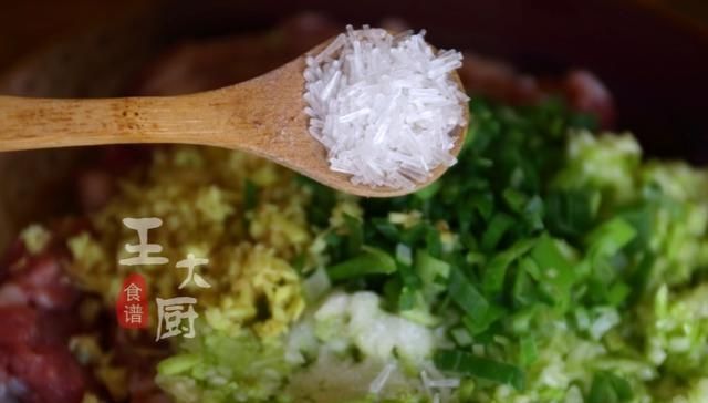  吃腻：普通肉丸都吃腻了？这道咖喱小丸子香味浓郁，让你胃口大开