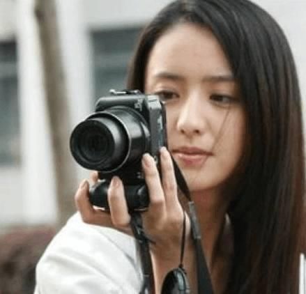 脸上有这4个特点的女人，属于天生“带妆脸”!不化妆也颜值高!