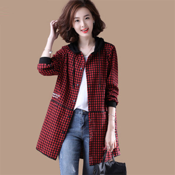 女人怕不怕冷，也别傻买羽绒服!瞧这新出薄外套，不厚不薄刚刚好