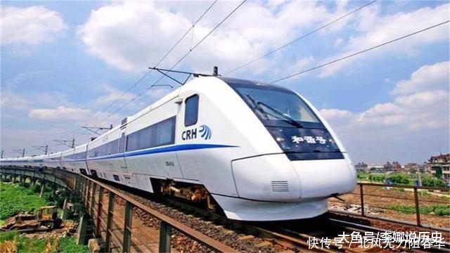 中国最尴尬铁路，两城相差100公里，火车却绕了1000公里！