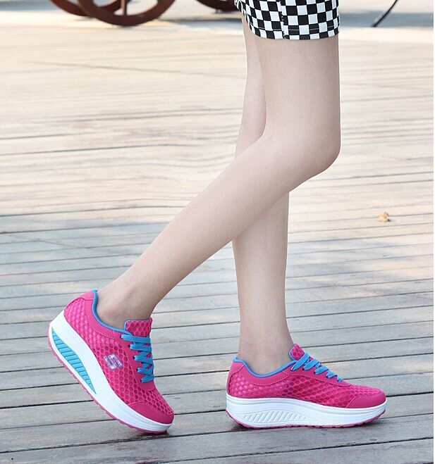 女人不一定非要穿高跟鞋，时下流行这几款，洋气显嫩还不累脚