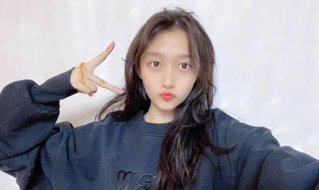  [严严实实]阿娇阿Sa穿防护服戴面罩,杨紫披雨衣加手套,明星开启复工模式防护措施哪家强？